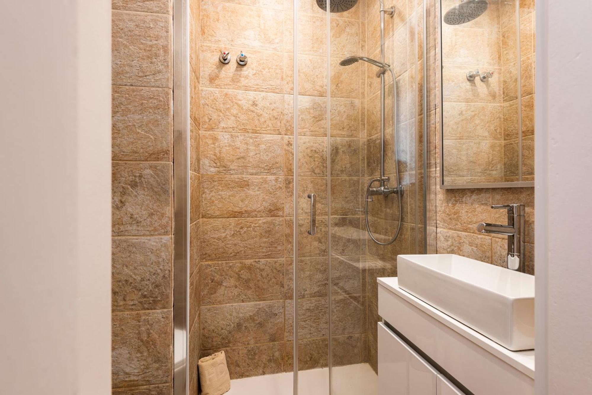 Madalena Hostel E Suites ファロ エクステリア 写真