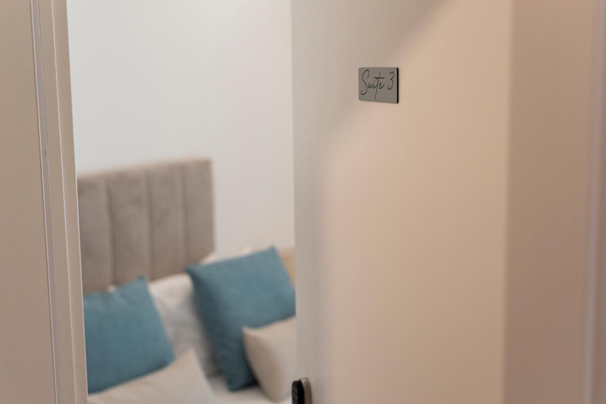 Madalena Hostel E Suites ファロ エクステリア 写真