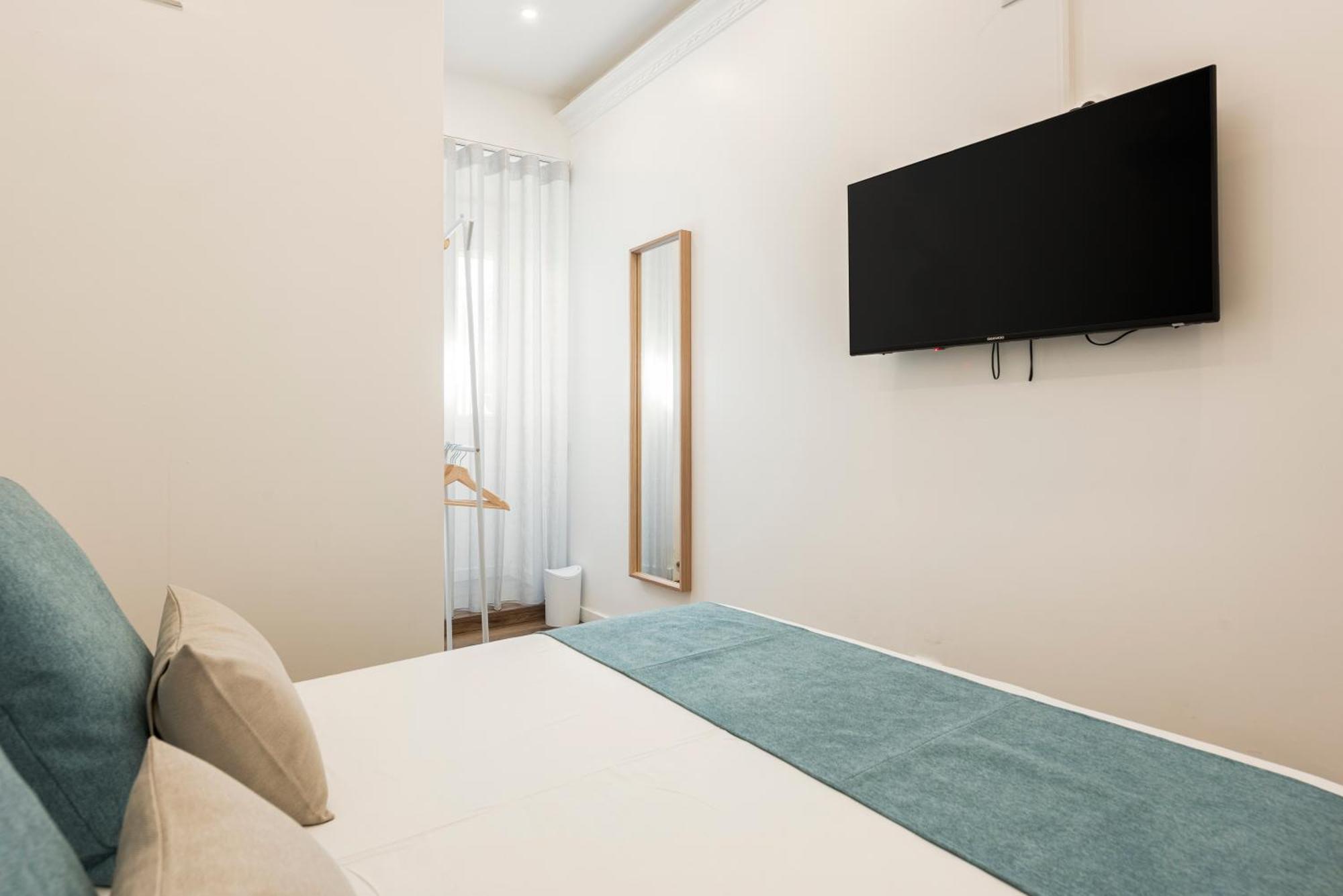 Madalena Hostel E Suites ファロ エクステリア 写真