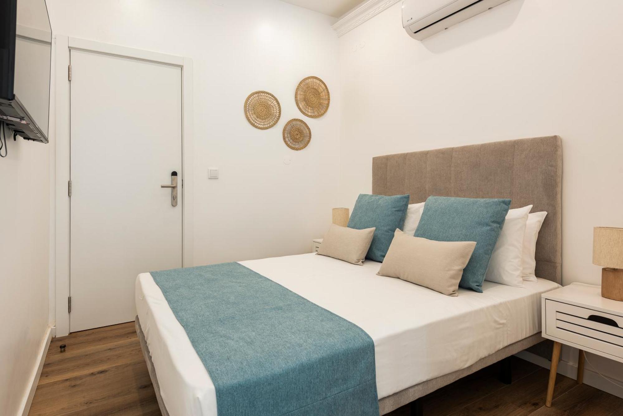Madalena Hostel E Suites ファロ エクステリア 写真