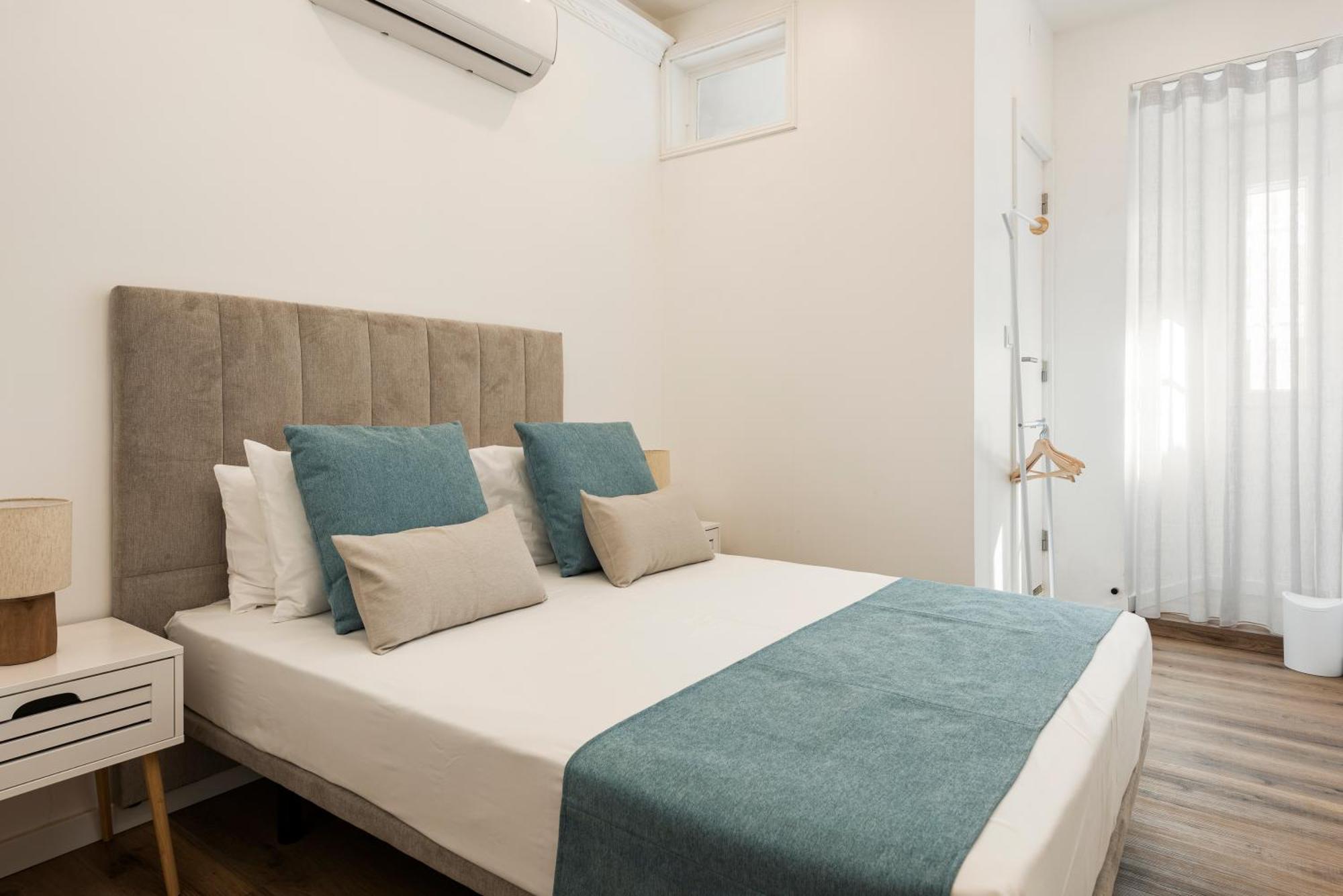 Madalena Hostel E Suites ファロ エクステリア 写真