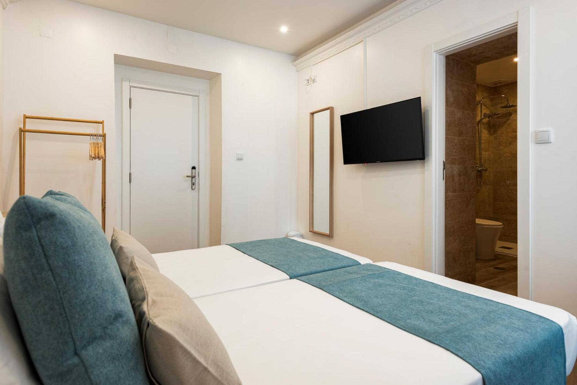 Madalena Hostel E Suites ファロ エクステリア 写真