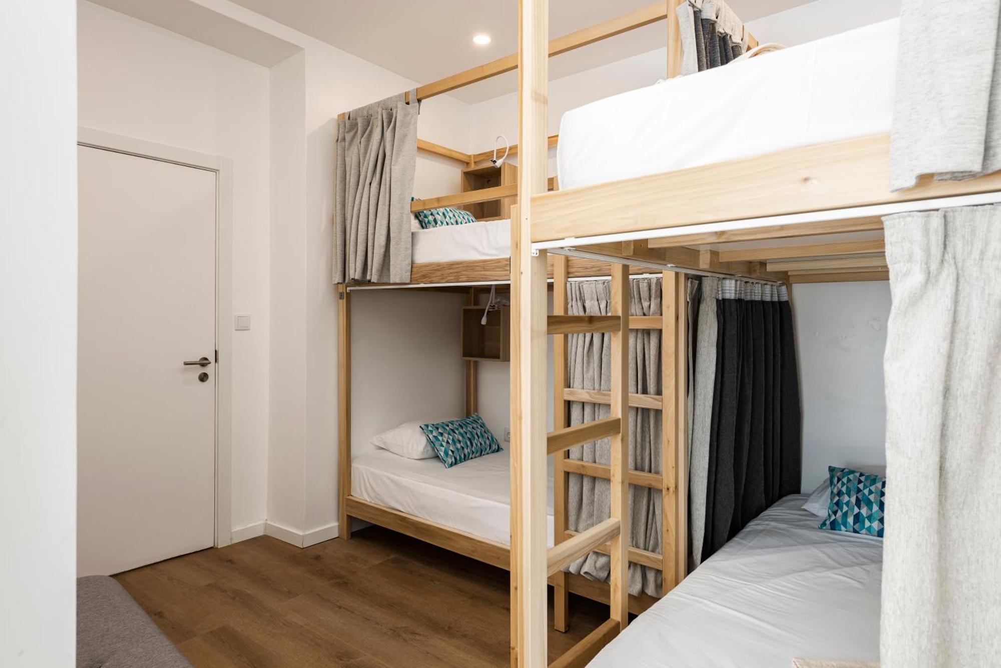 Madalena Hostel E Suites ファロ エクステリア 写真