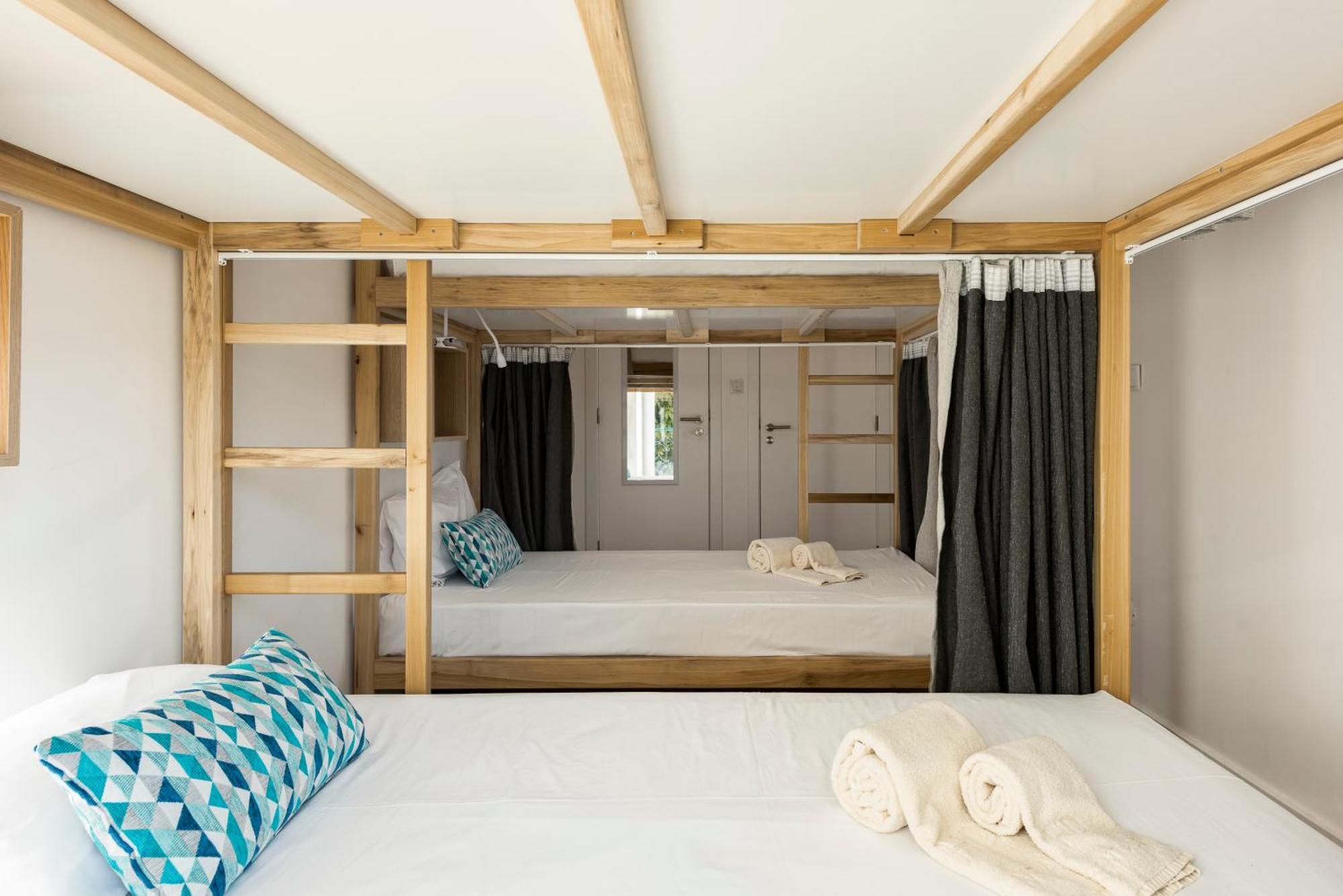 Madalena Hostel E Suites ファロ エクステリア 写真
