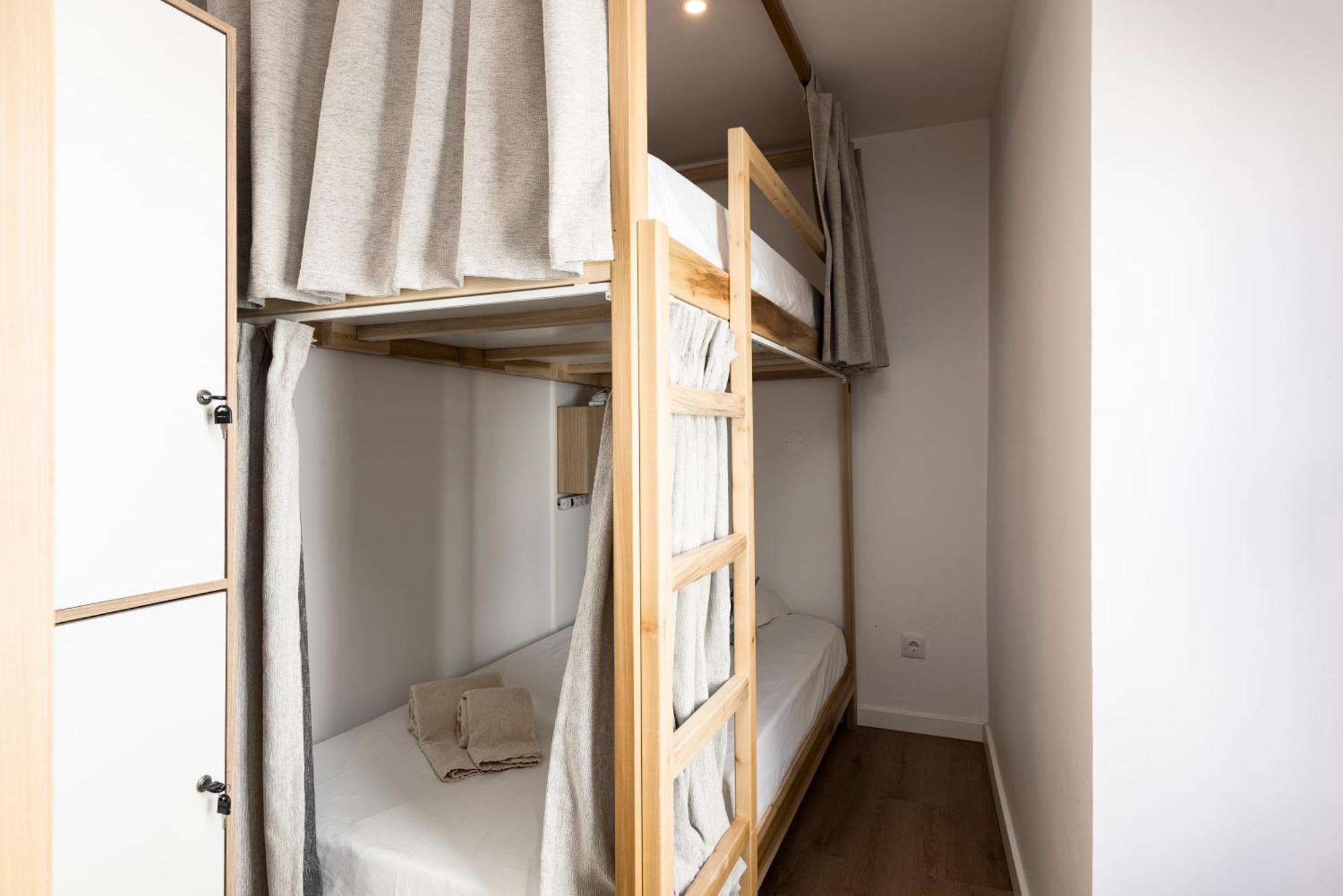 Madalena Hostel E Suites ファロ エクステリア 写真