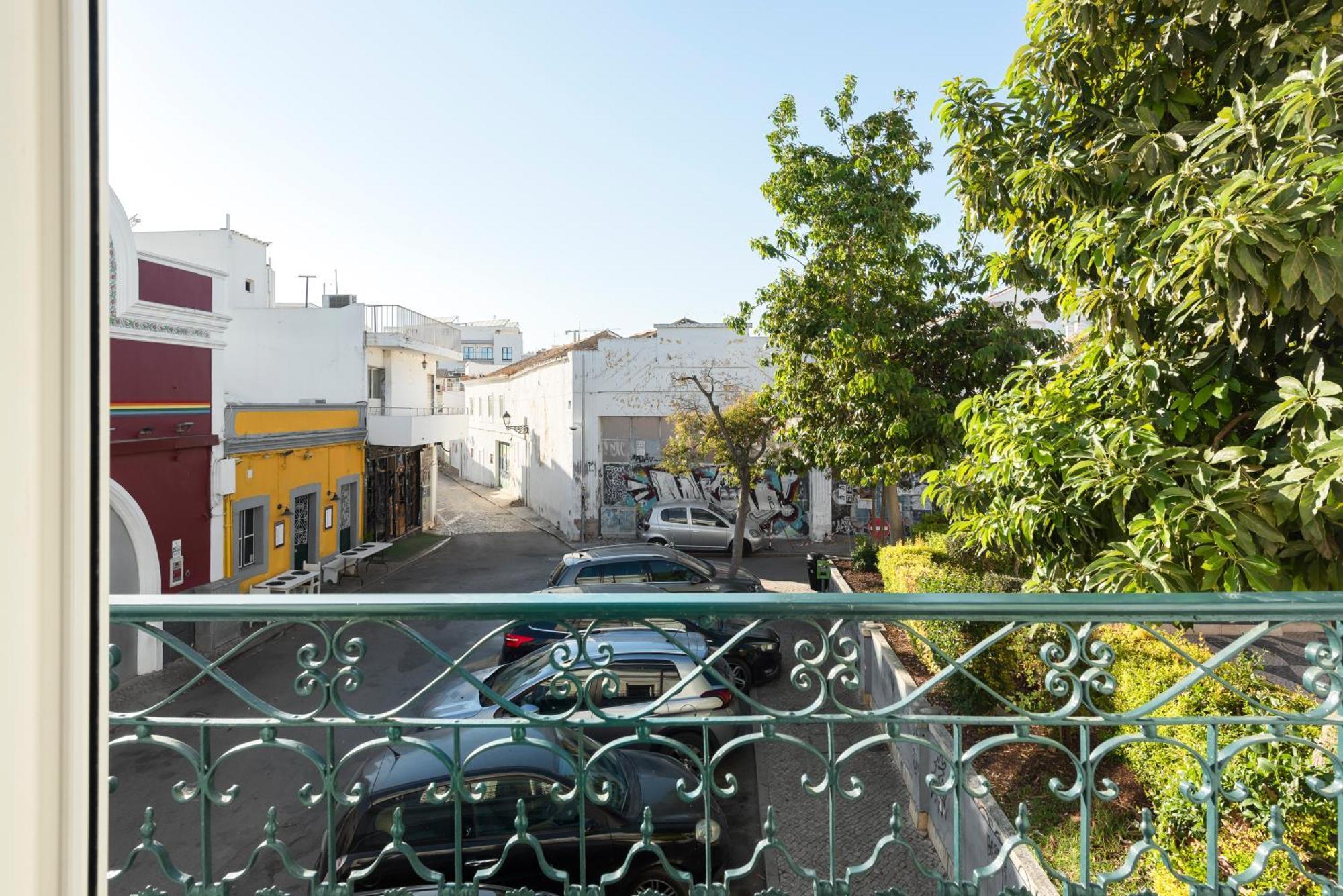 Madalena Hostel E Suites ファロ エクステリア 写真
