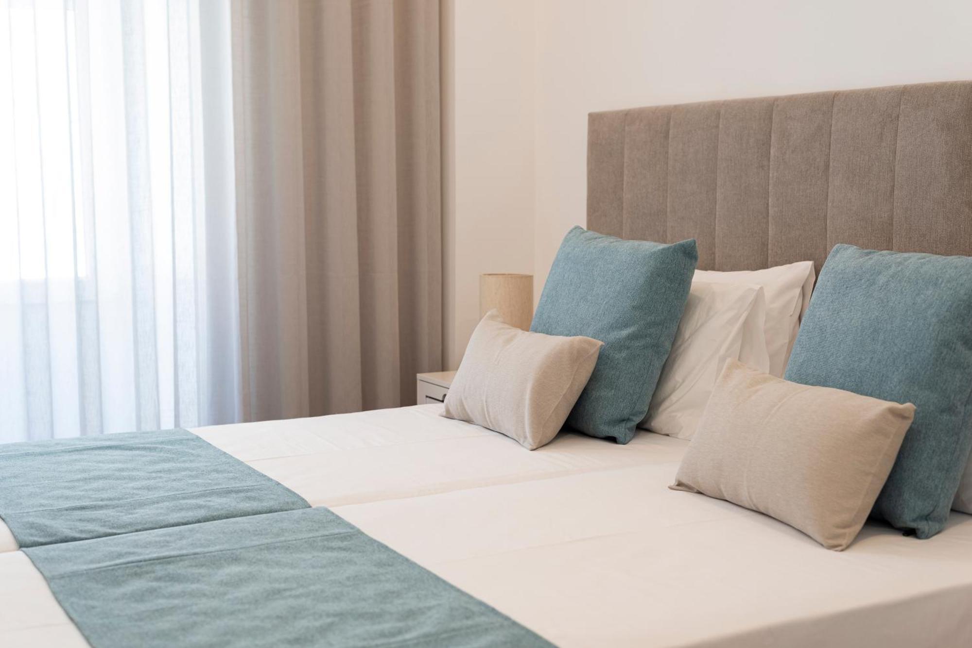 Madalena Hostel E Suites ファロ エクステリア 写真