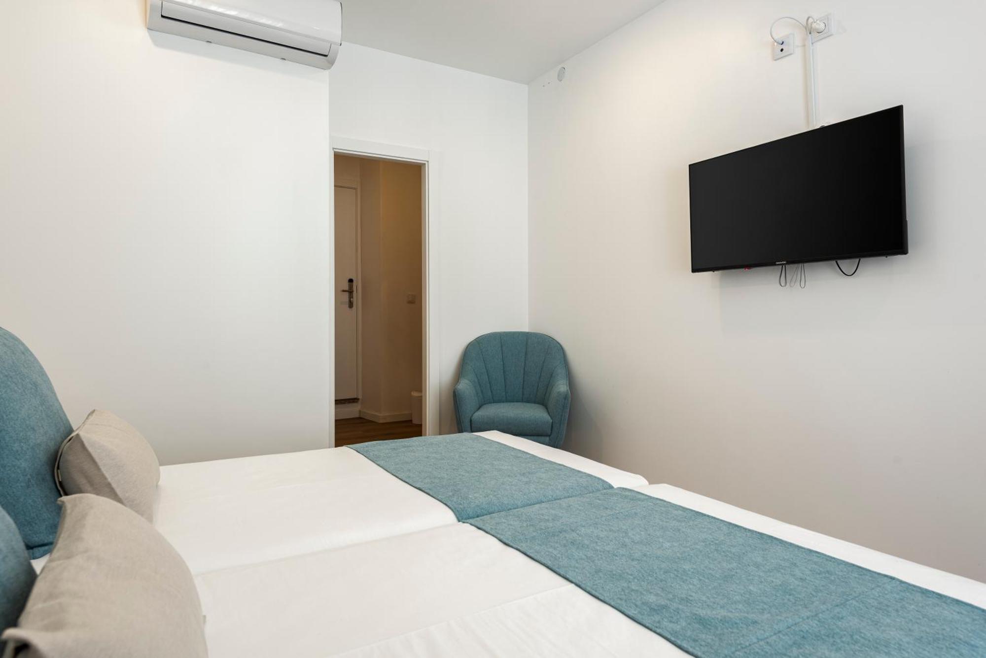 Madalena Hostel E Suites ファロ エクステリア 写真