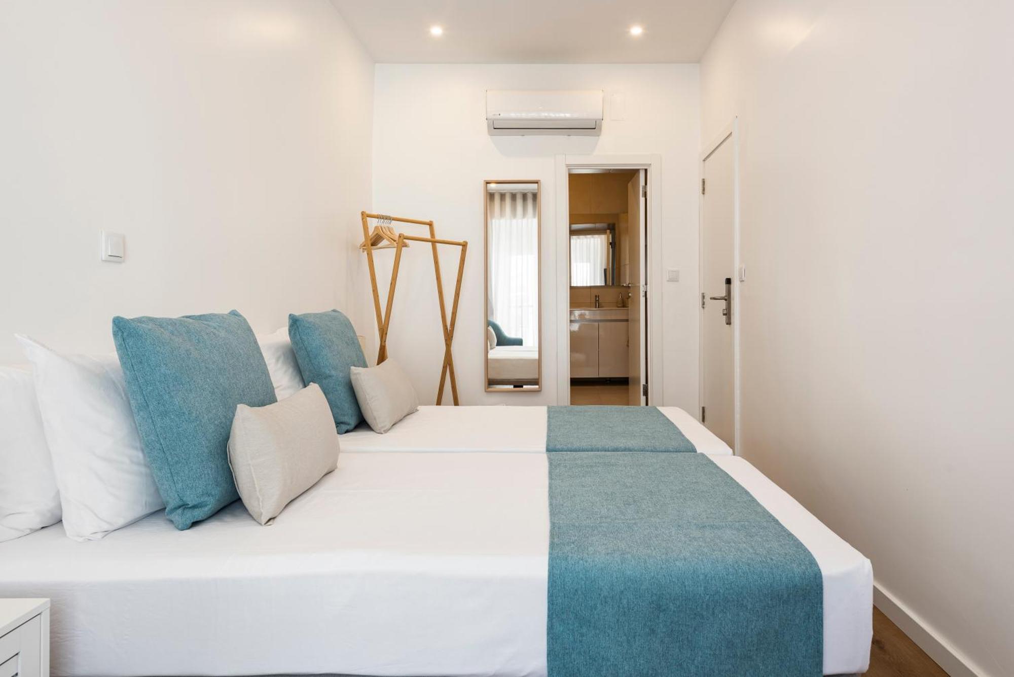 Madalena Hostel E Suites ファロ エクステリア 写真