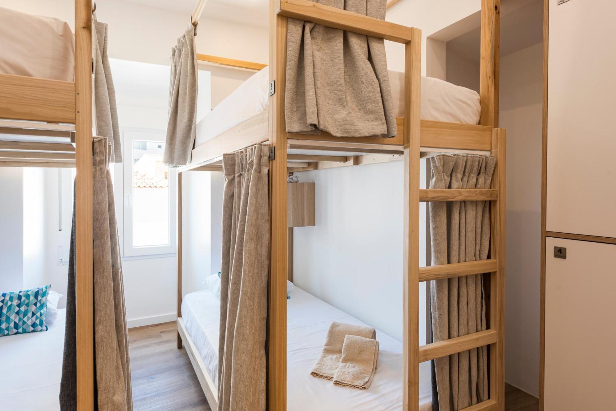 Madalena Hostel E Suites ファロ エクステリア 写真