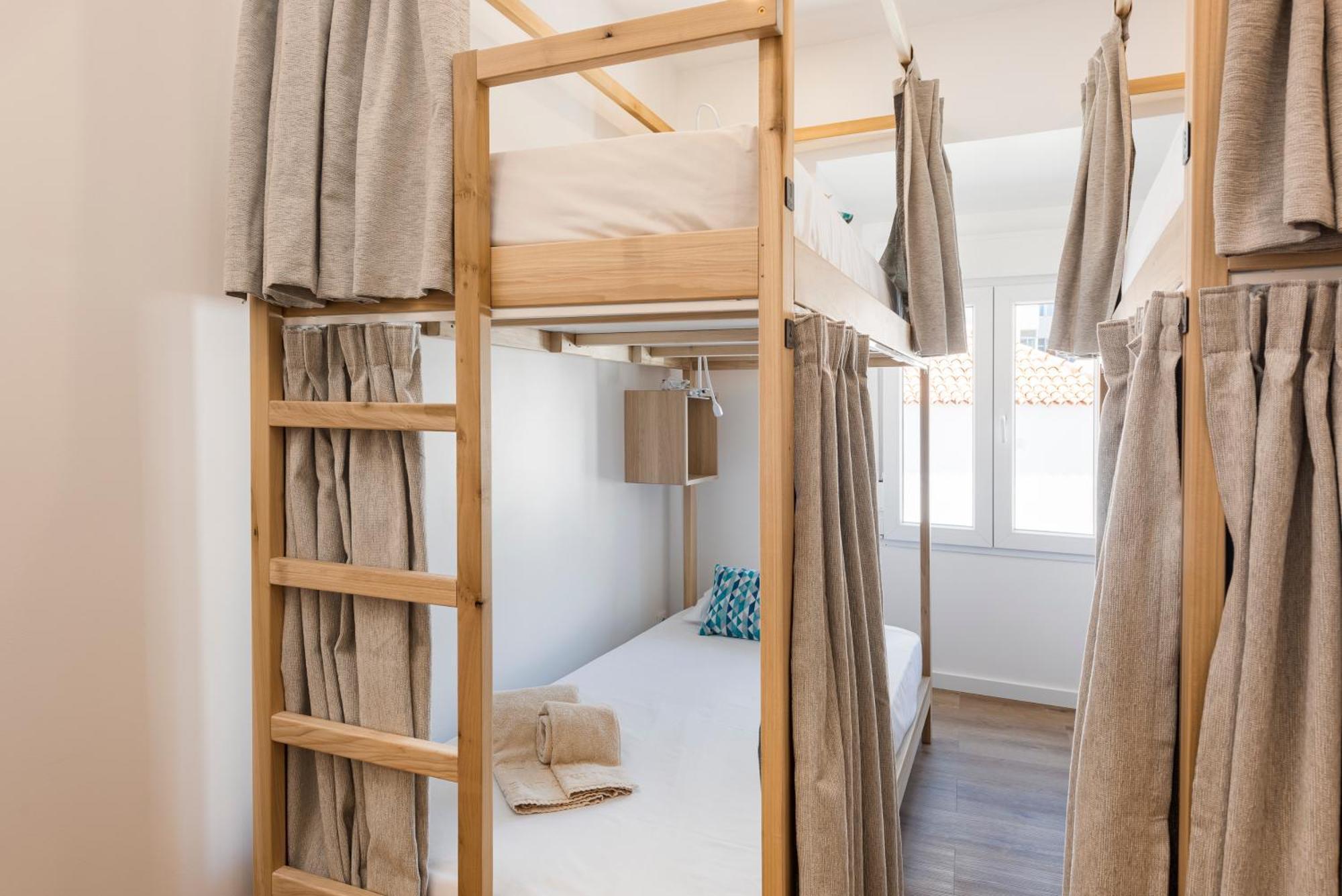 Madalena Hostel E Suites ファロ エクステリア 写真