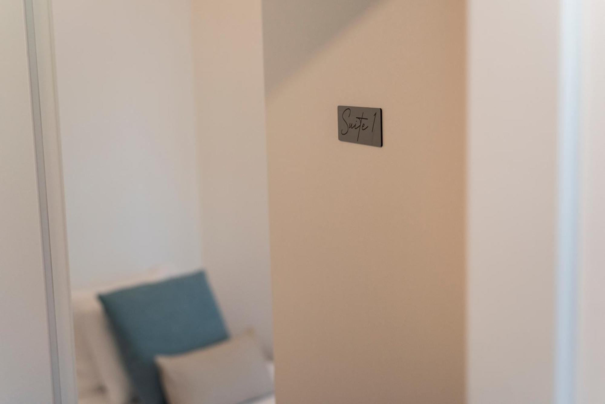 Madalena Hostel E Suites ファロ エクステリア 写真