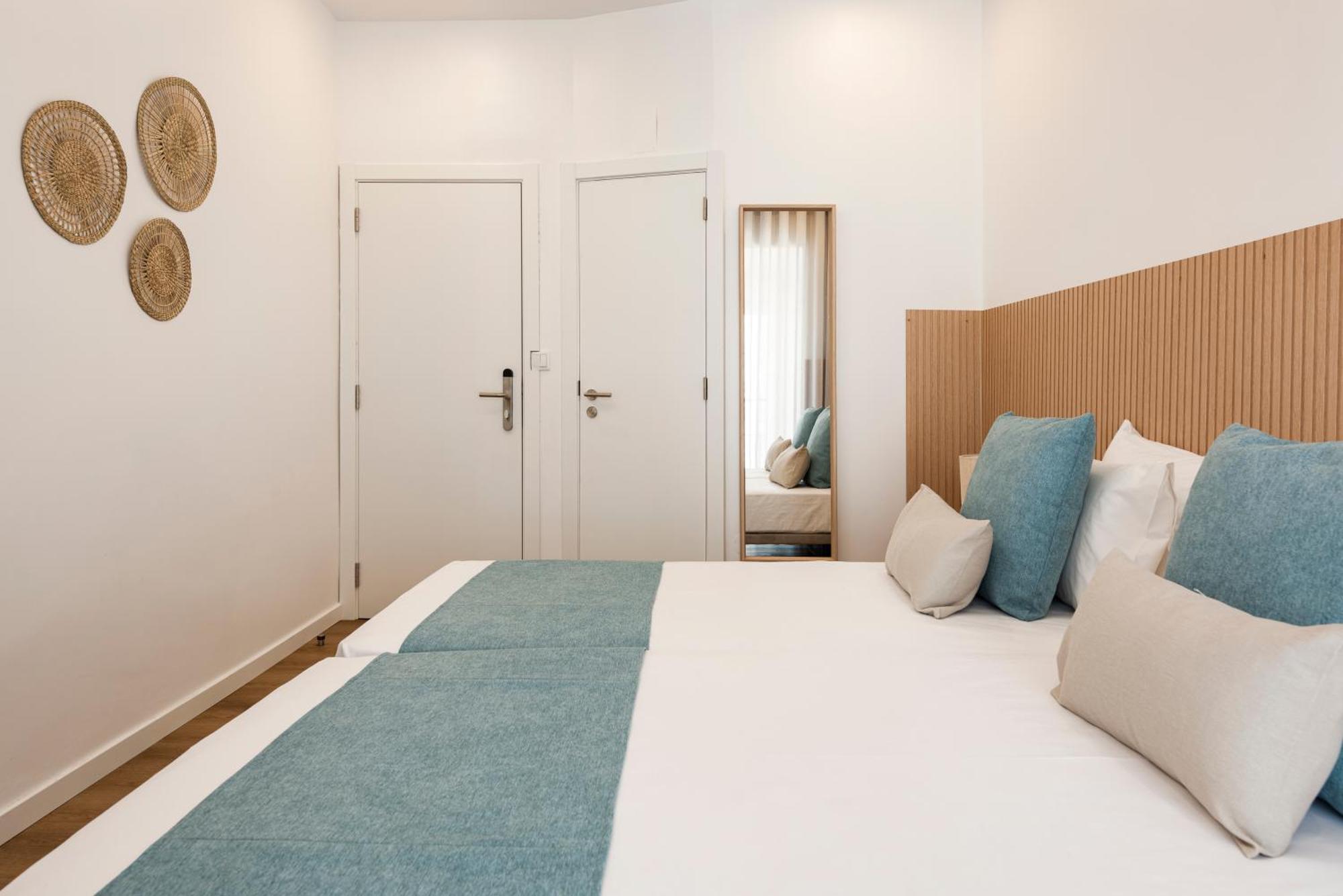 Madalena Hostel E Suites ファロ エクステリア 写真