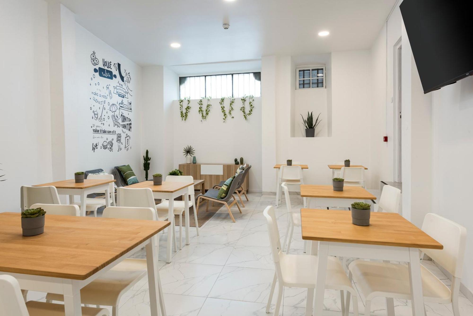 Madalena Hostel E Suites ファロ エクステリア 写真