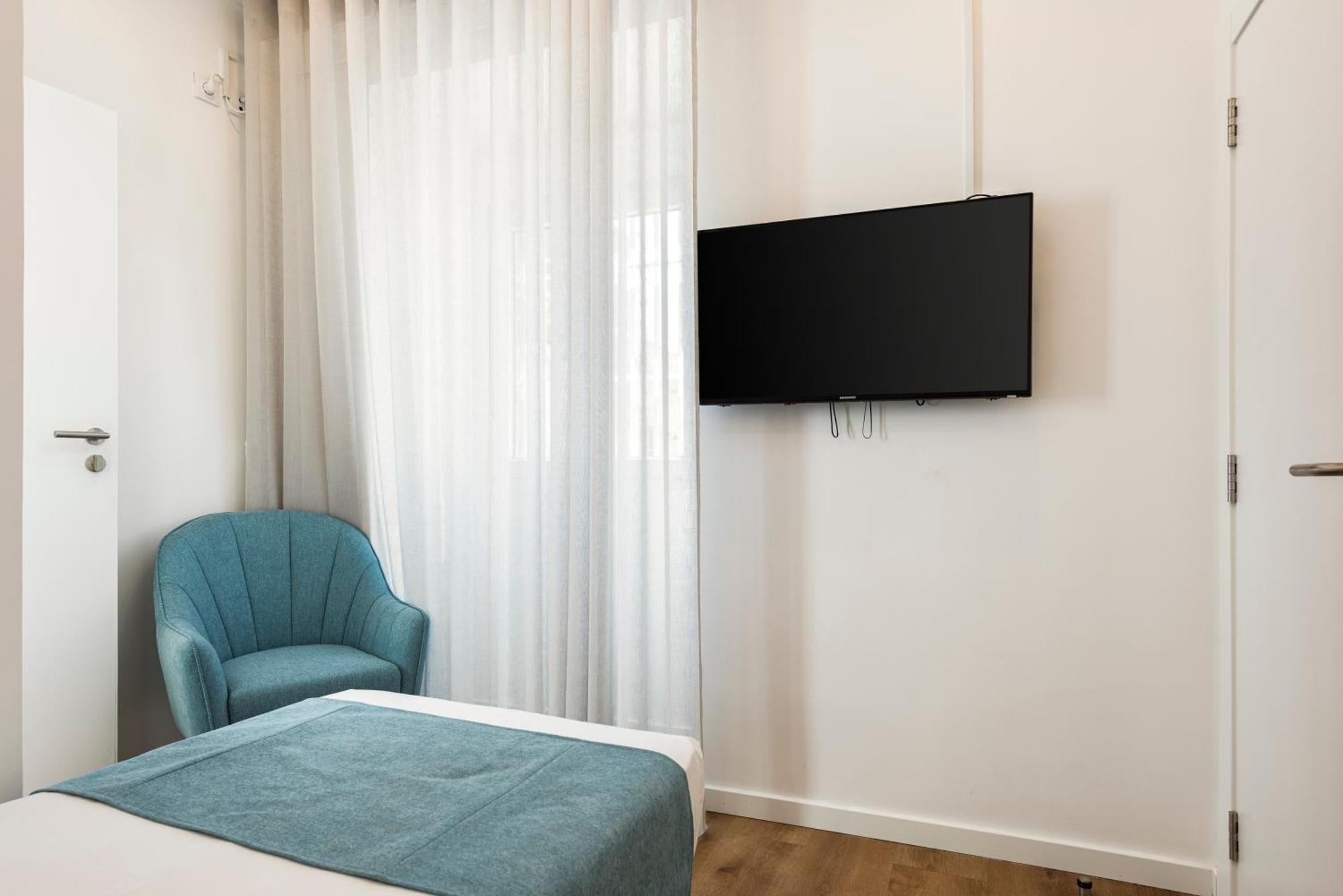Madalena Hostel E Suites ファロ エクステリア 写真