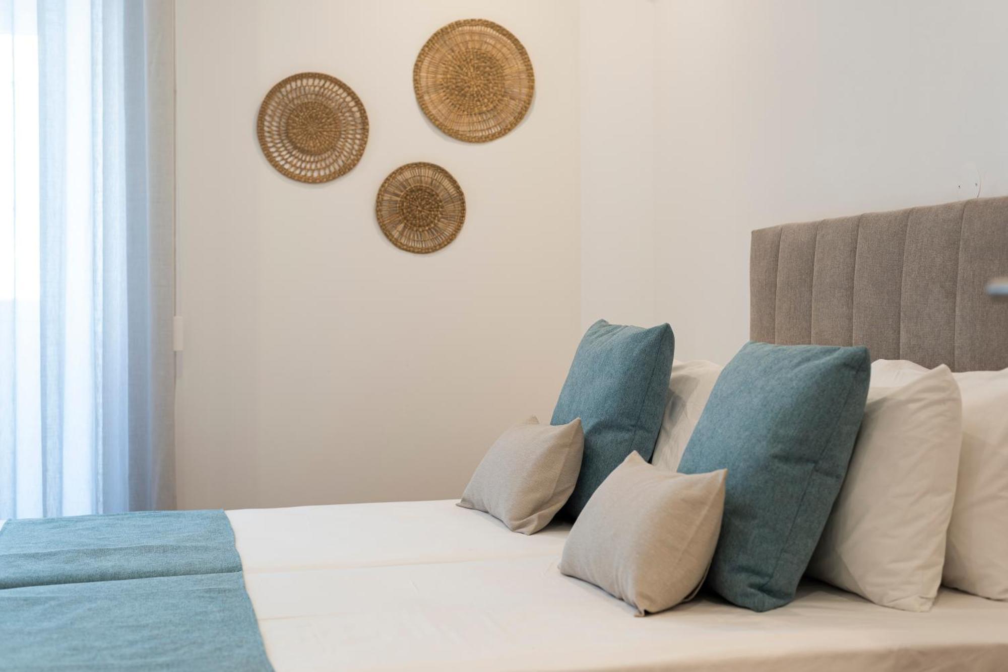 Madalena Hostel E Suites ファロ エクステリア 写真
