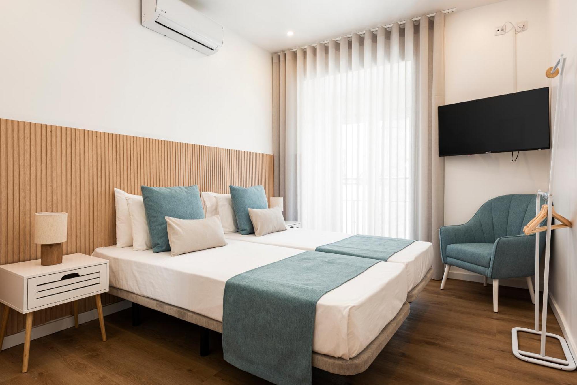 Madalena Hostel E Suites ファロ エクステリア 写真