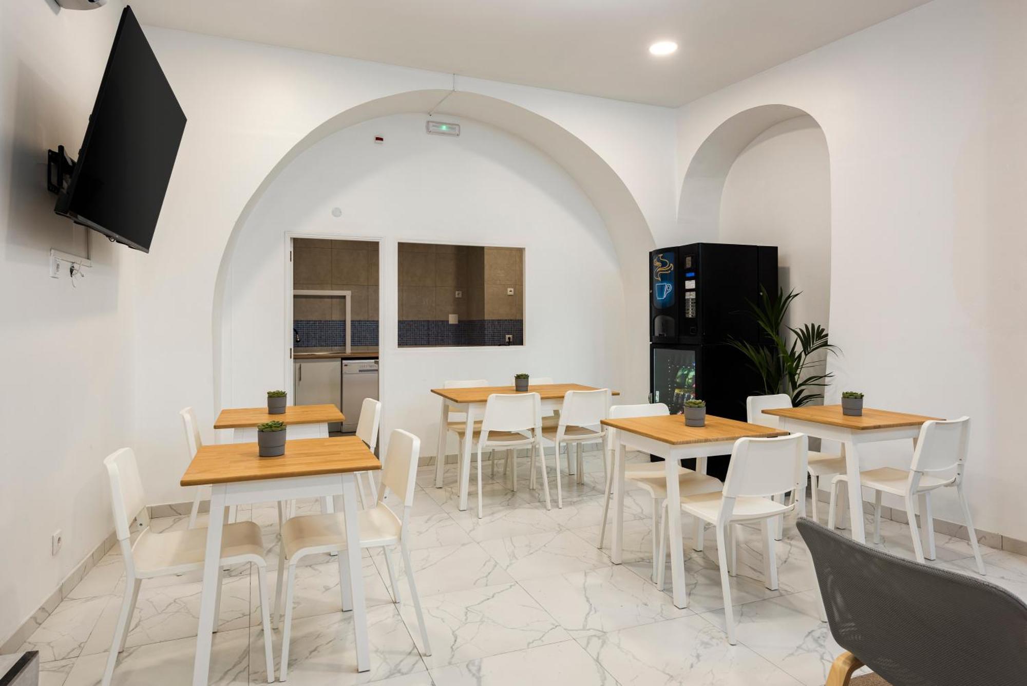 Madalena Hostel E Suites ファロ エクステリア 写真