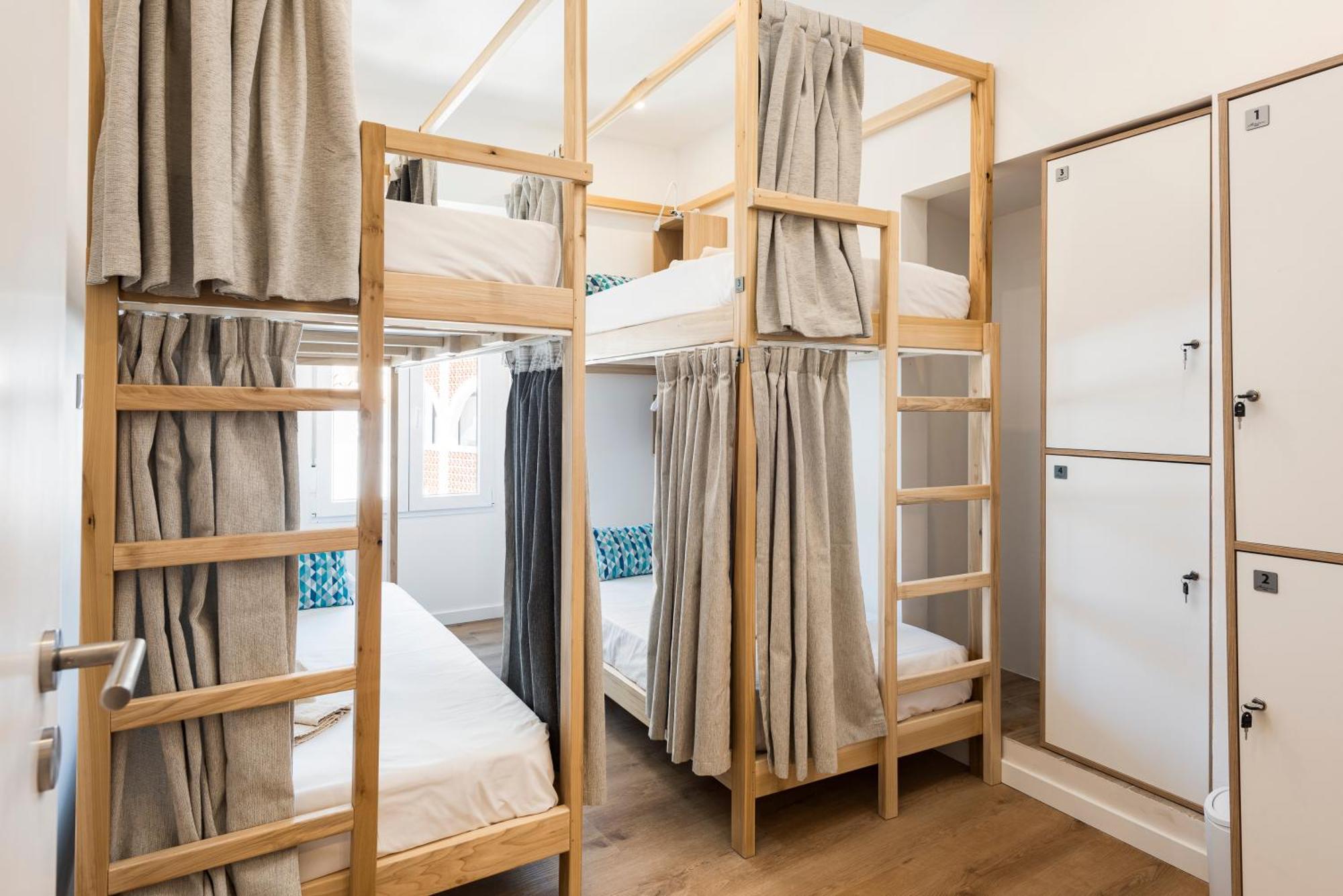Madalena Hostel E Suites ファロ エクステリア 写真