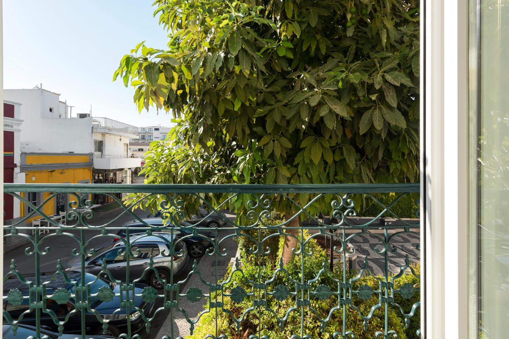 Madalena Hostel E Suites ファロ エクステリア 写真